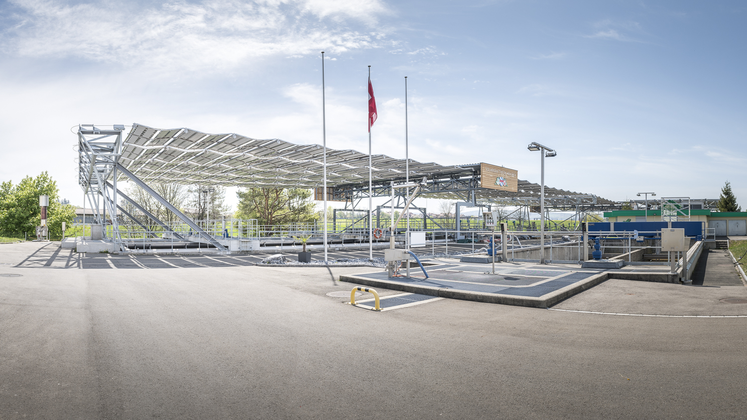 ARA Bassersdorf mit dem neuen Solarfaltdach von dhp-technology AG